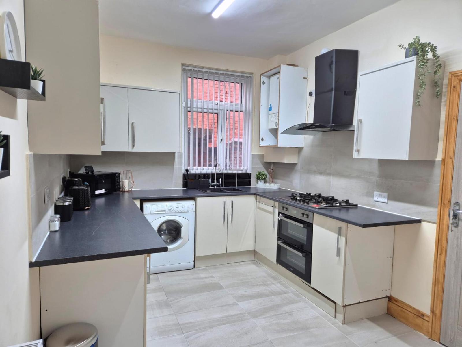Rooms In Manchester 6 Minutes Drive To Victoria Station Εξωτερικό φωτογραφία