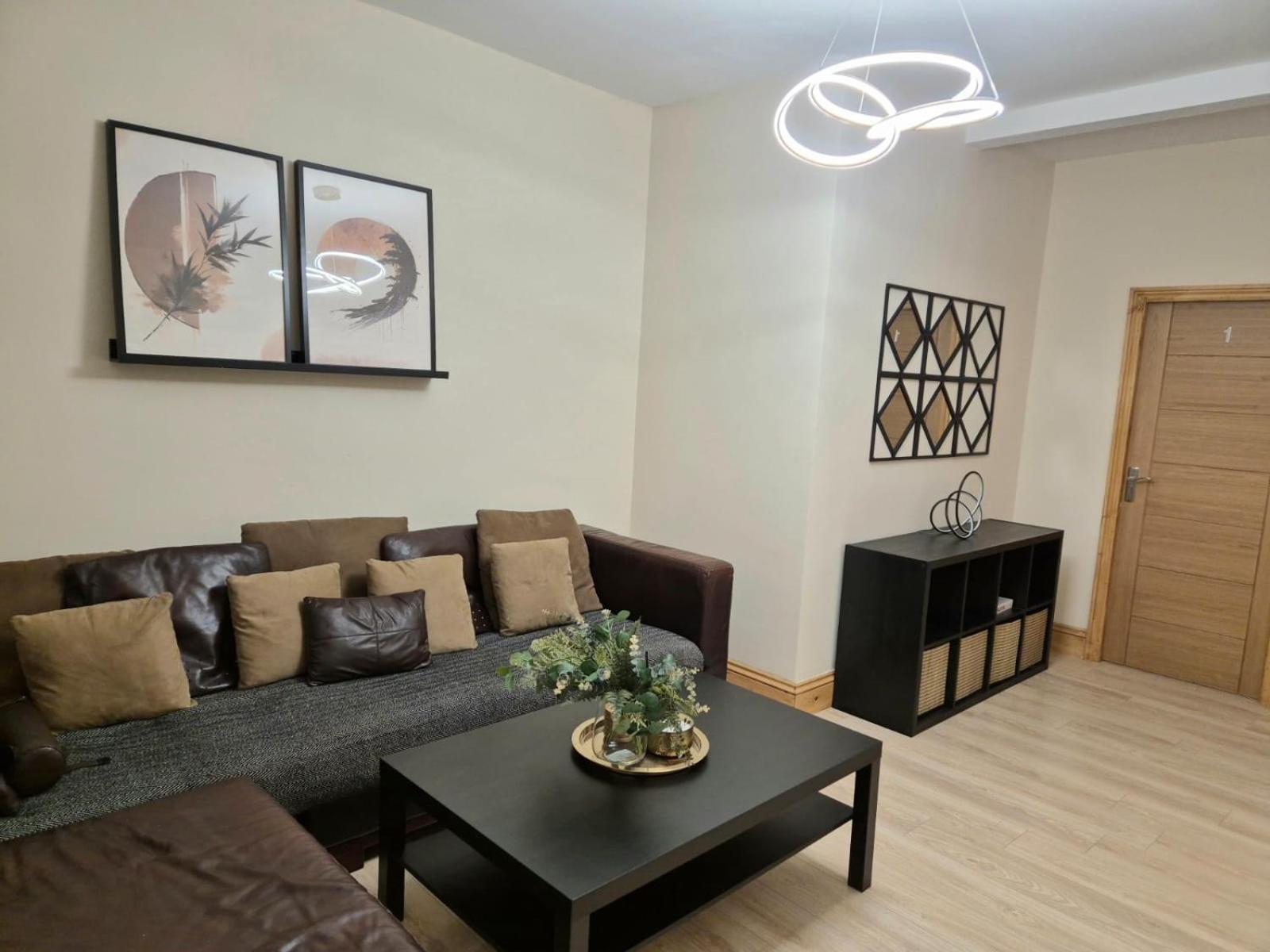Rooms In Manchester 6 Minutes Drive To Victoria Station Εξωτερικό φωτογραφία