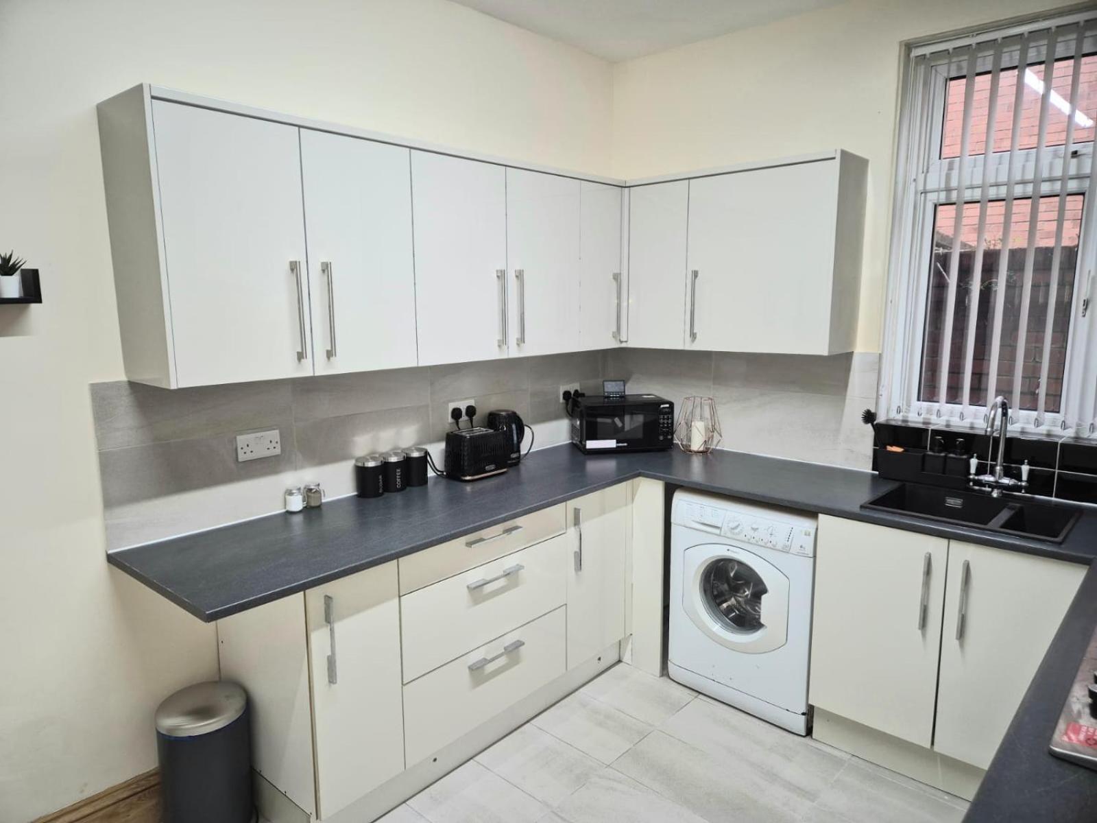 Rooms In Manchester 6 Minutes Drive To Victoria Station Εξωτερικό φωτογραφία