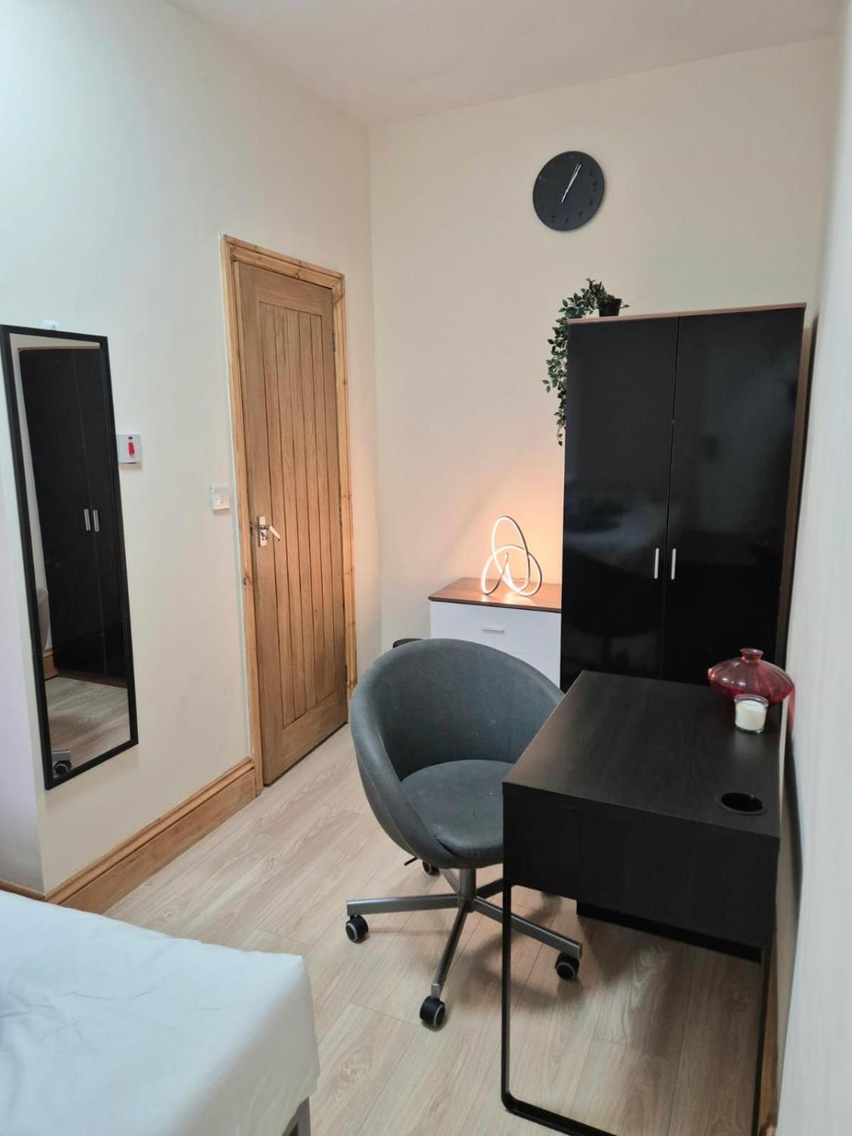 Rooms In Manchester 6 Minutes Drive To Victoria Station Εξωτερικό φωτογραφία