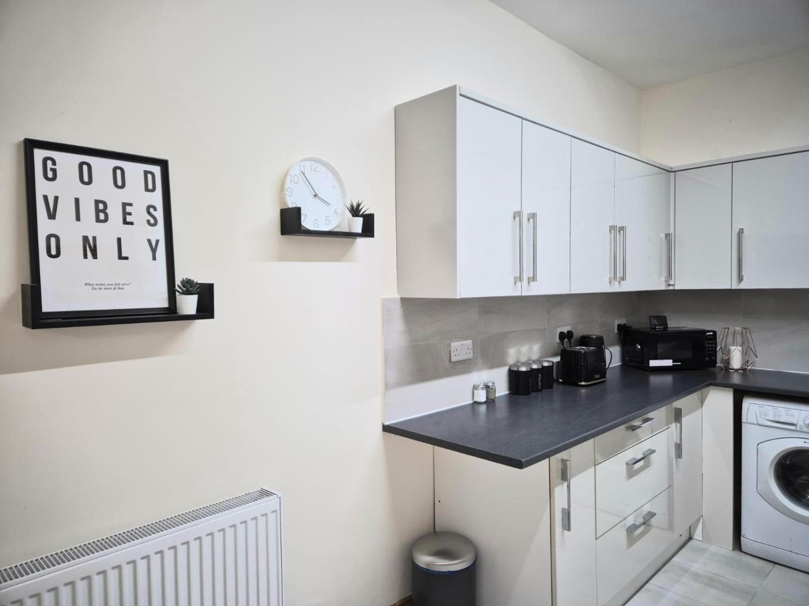 Rooms In Manchester 6 Minutes Drive To Victoria Station Εξωτερικό φωτογραφία